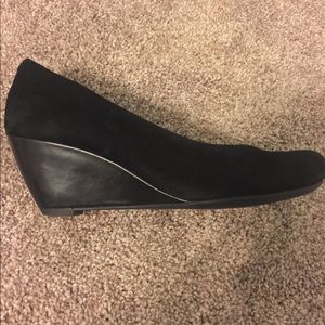 Clark’s black suede wedge pump 7.5